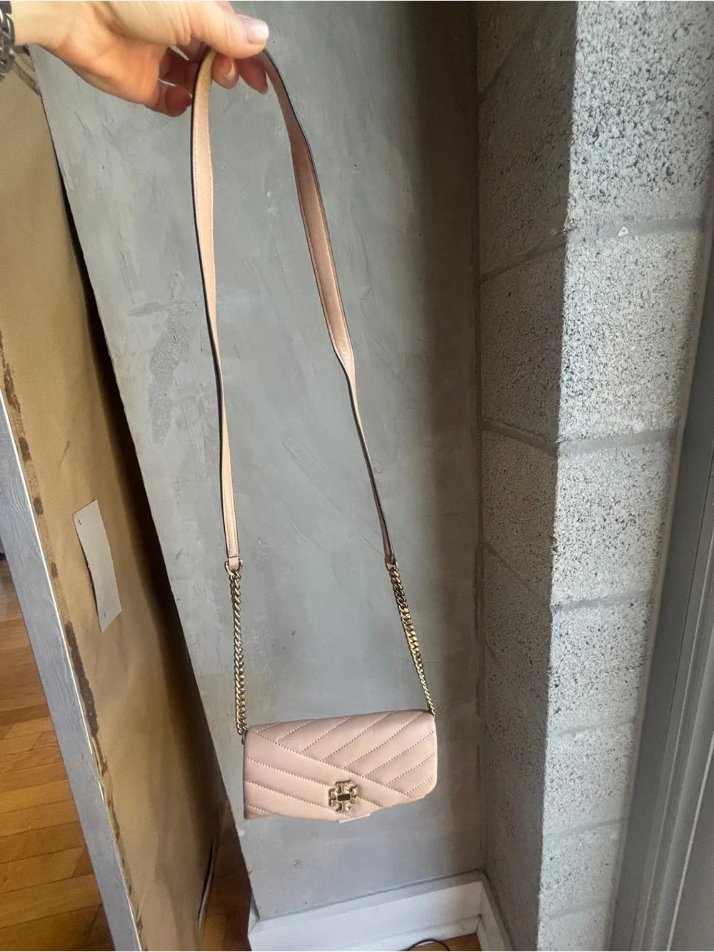 Tory Burch Quilted Crossbody Bag in Tan with Gold Logo